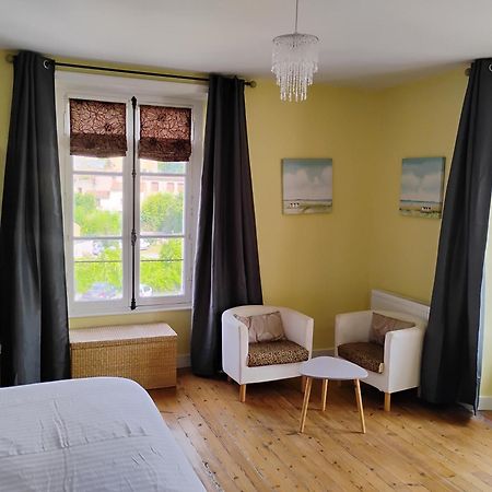 Bed and Breakfast Le Voltaire à Airvault Extérieur photo
