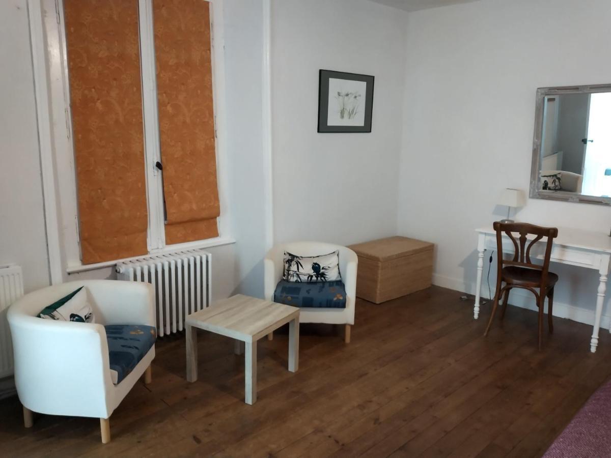 Bed and Breakfast Le Voltaire à Airvault Extérieur photo