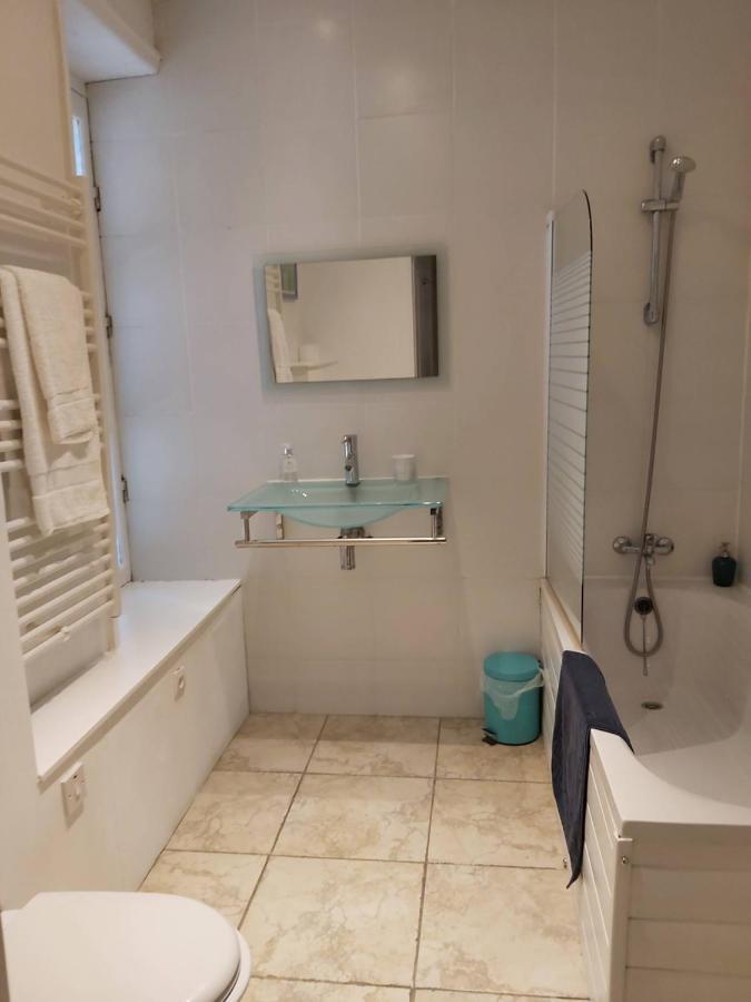 Bed and Breakfast Le Voltaire à Airvault Extérieur photo