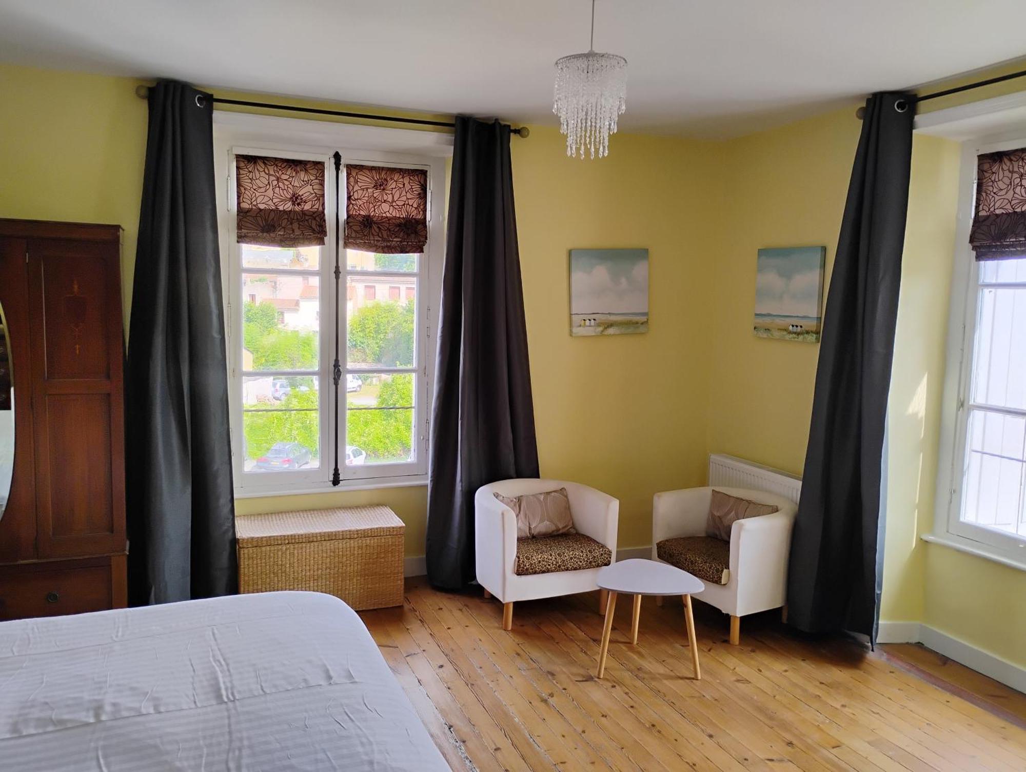 Bed and Breakfast Le Voltaire à Airvault Extérieur photo