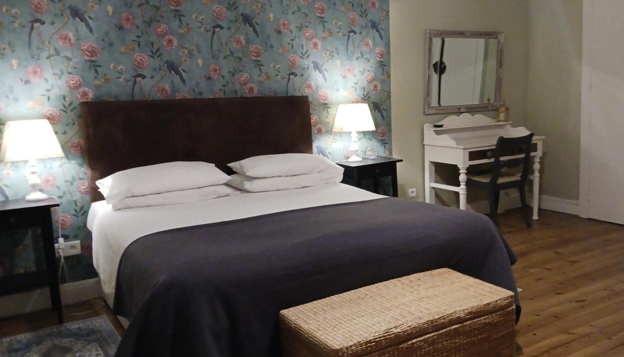 Bed and Breakfast Le Voltaire à Airvault Extérieur photo